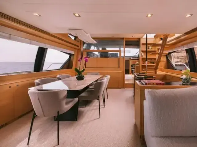 Ferretti Yachts 800