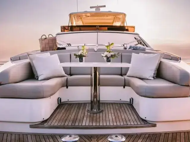 Ferretti Yachts 800