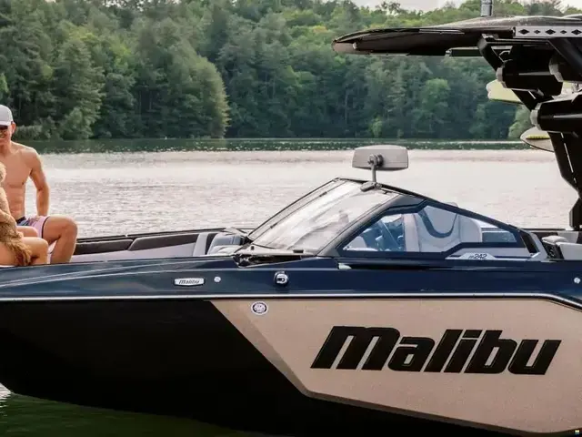 Malibu M242