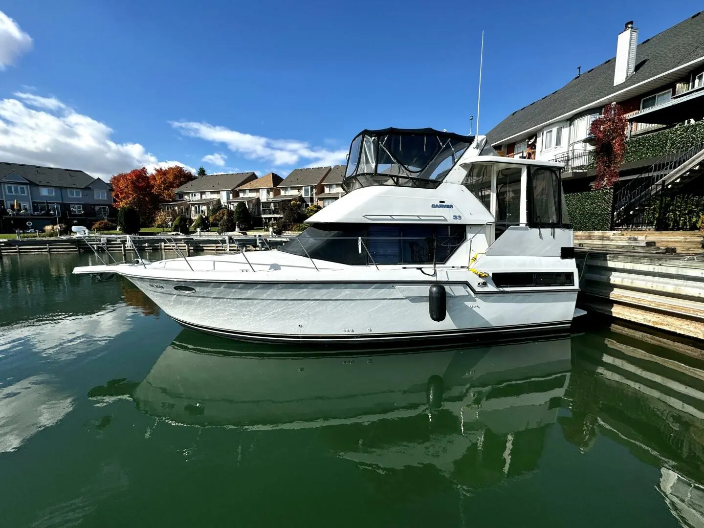 1991 Carver 33 aft cabin