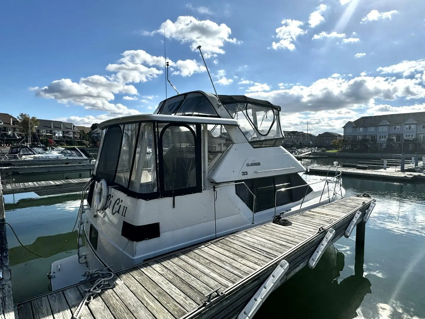 1991 Carver 33 aft cabin