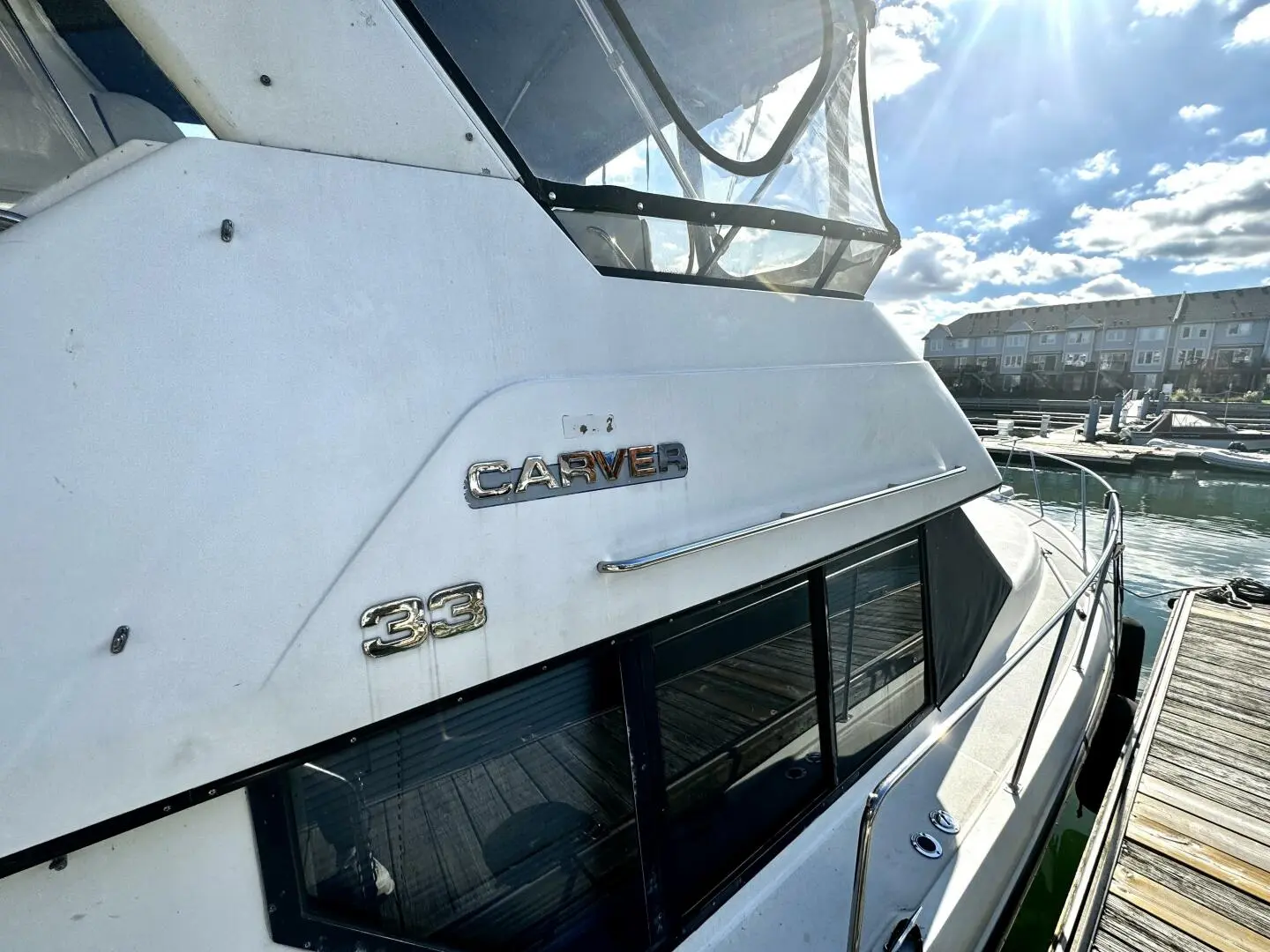 1991 Carver 33 aft cabin