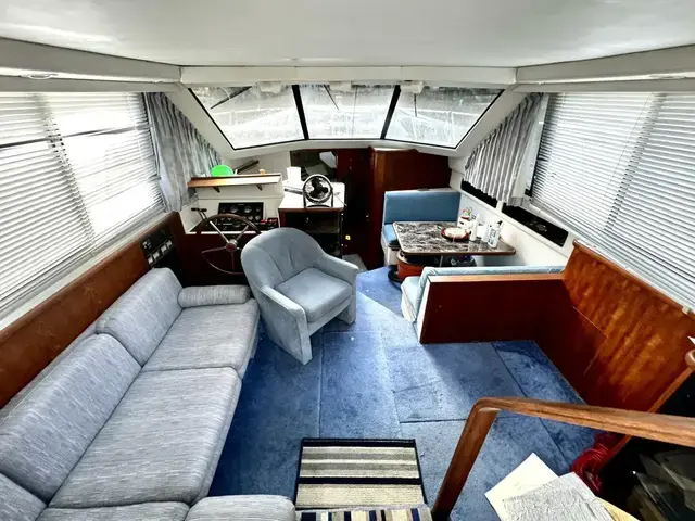 Carver 33 Aft Cabin