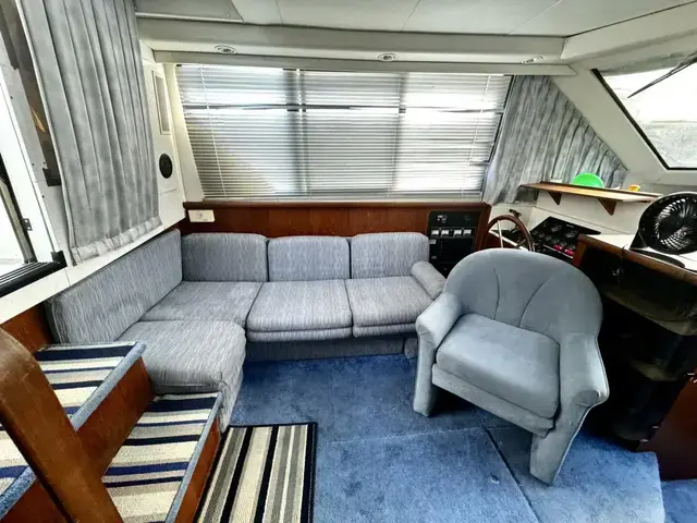 Carver 33 Aft Cabin