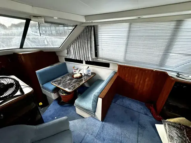 Carver 33 Aft Cabin