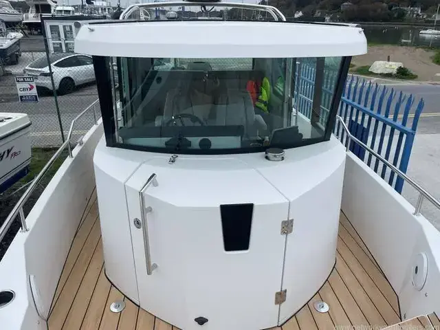 Axopar 28 Cabin