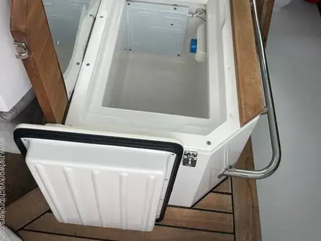 Axopar 28 Cabin