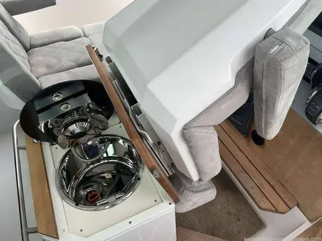 Axopar 28 Cabin