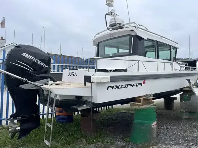 Axopar 28 Cabin