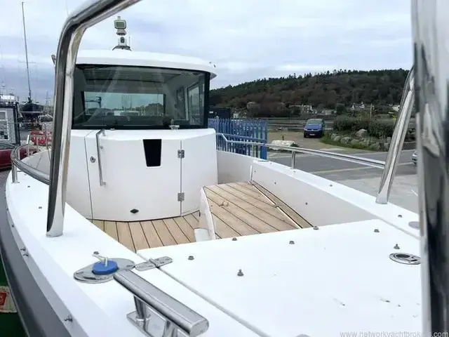 Axopar 28 Cabin