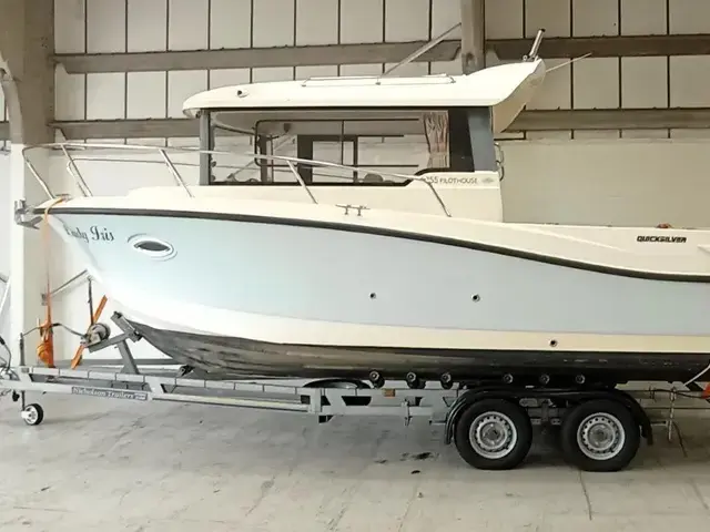 Quicksilver 755 Pilothouse