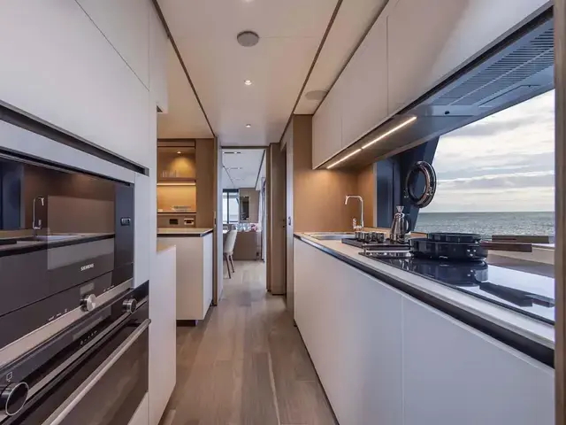 Ferretti Yachts 1000