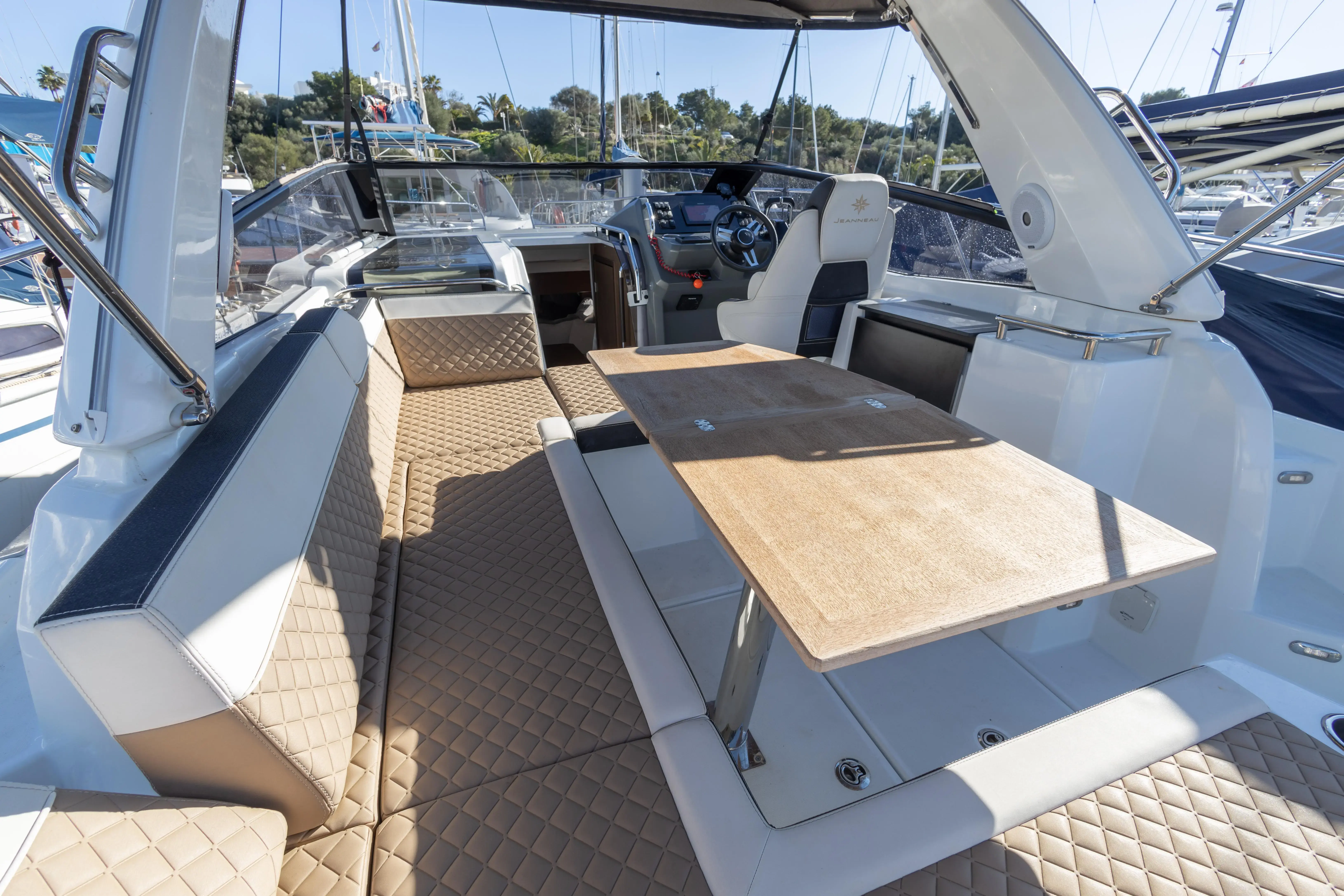 2018 Jeanneau leader 30