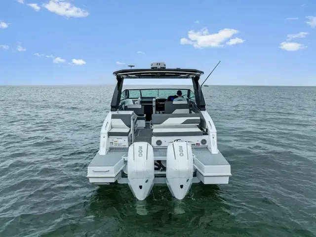 Cruisers Yachts 34 Gls Outboard