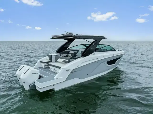 Cruisers Yachts 34 Gls Outboard