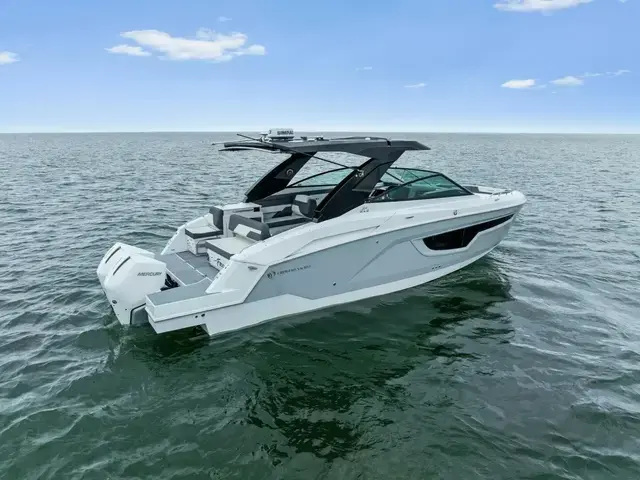 Cruisers Yachts 34 Gls Outboard