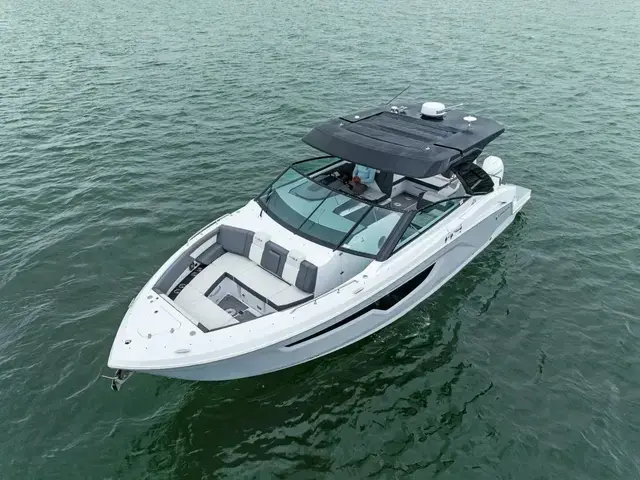 Cruisers Yachts 34 Gls Outboard