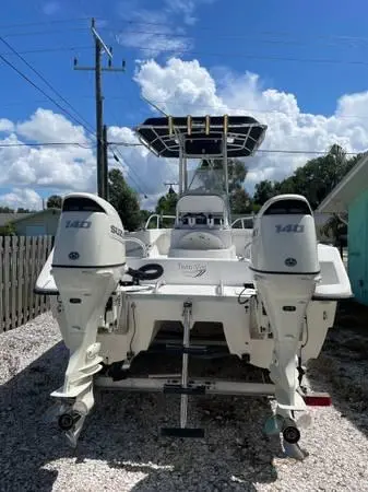 2005 Twin Vee 22 ocean classic