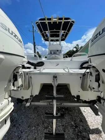 2005 Twin Vee 22 ocean classic