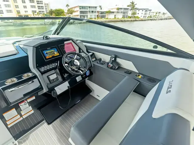 Cruisers Yachts 34 Gls Outboard