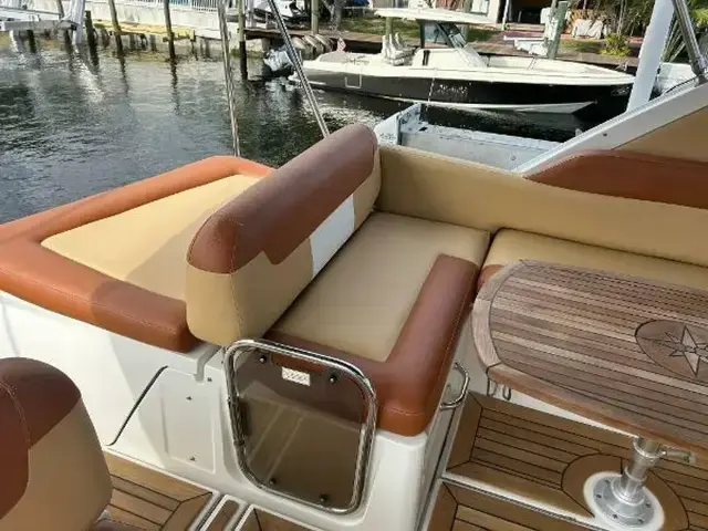 Sea Ray 370 Venture