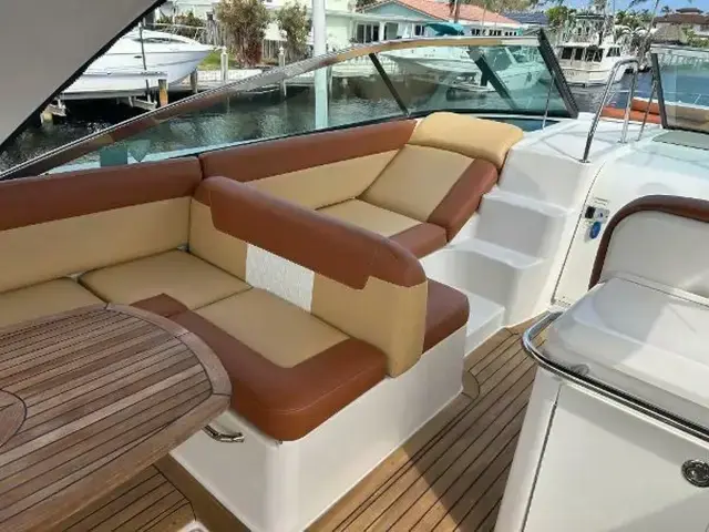 Sea Ray 370 Venture