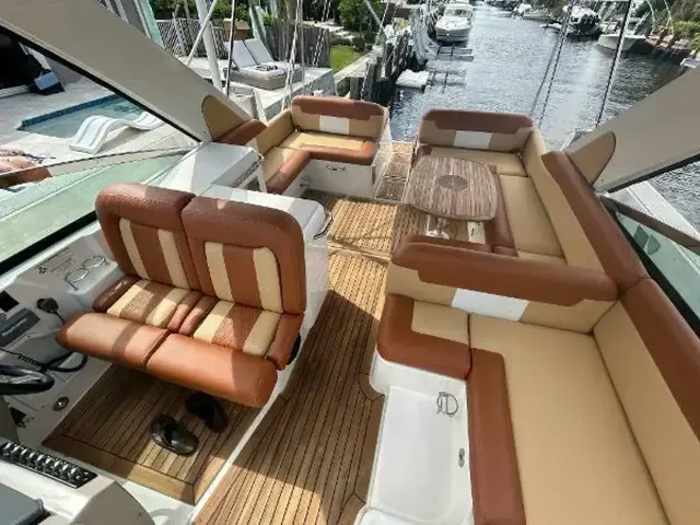 Sea Ray 370 Venture