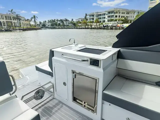 Cruisers Yachts 34 Gls Outboard