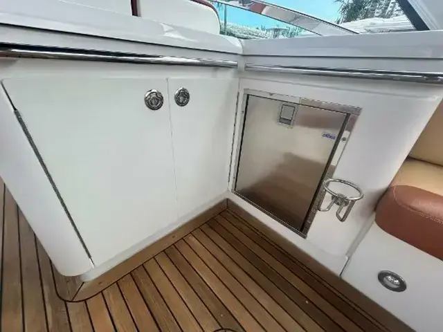 Sea Ray 370 Venture