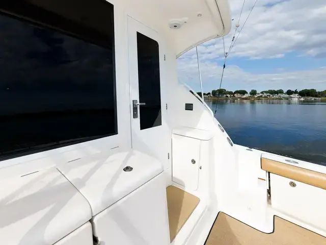 Tiara Yachts 3900 Convertible