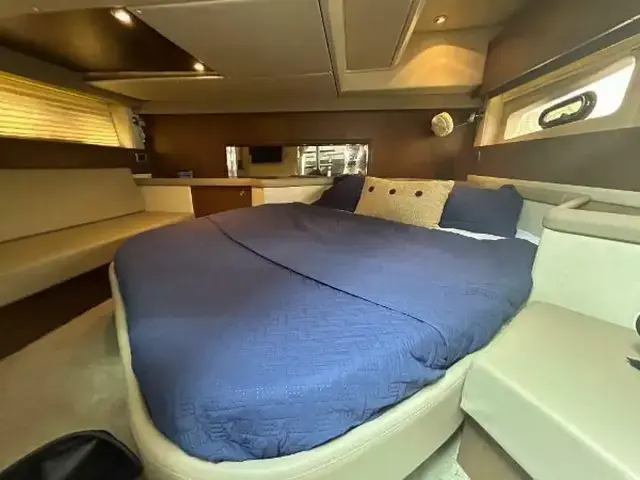 Sea Ray 370 Venture