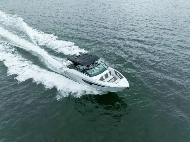 Cruisers Yachts 34 Gls Outboard