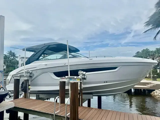 Cruisers Yachts 34 Gls Outboard