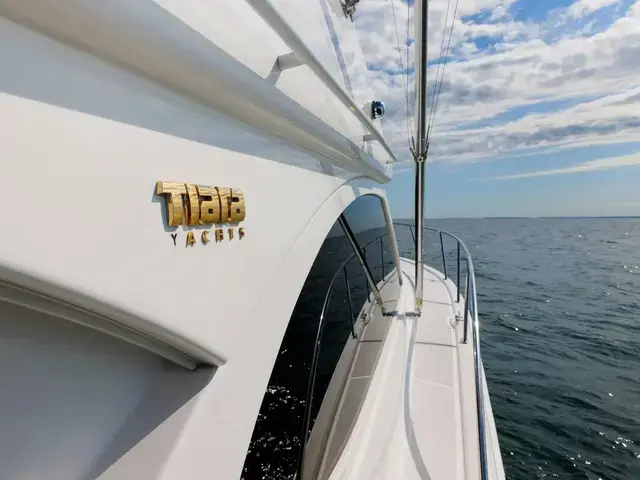 Tiara Yachts 3900 Convertible