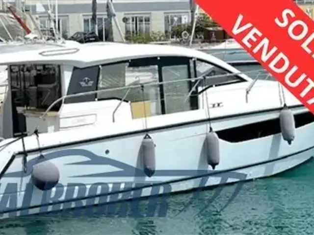 Sealine C 330