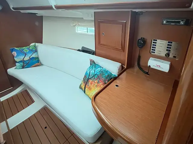 Beneteau Oceanis Clipper 323