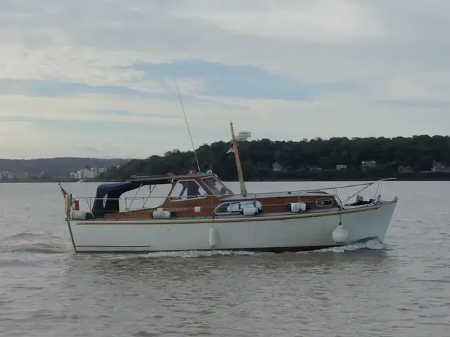 Classic 32' Twin Screw Motor Yacht