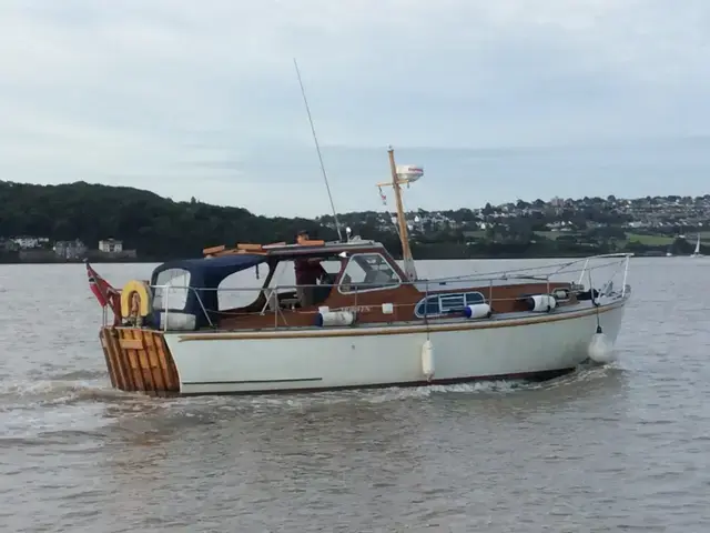 Classic 32' Twin Screw Motor Yacht