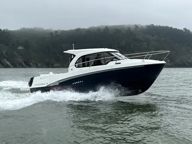 Beneteau Antares 8