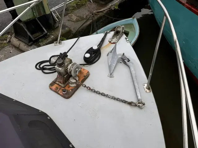 Classic 32' Twin Screw Motor Yacht