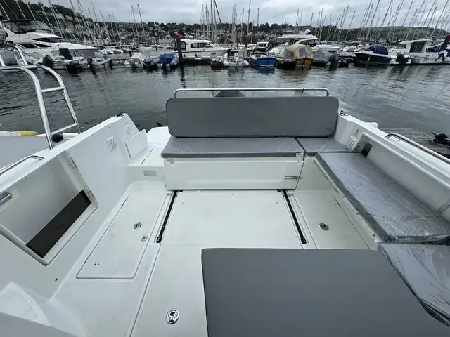 Beneteau Antares 8