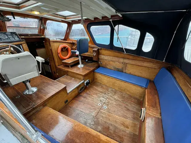 Classic 32' Twin Screw Motor Yacht