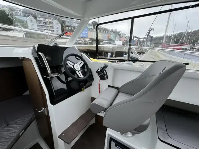 Beneteau Antares 8