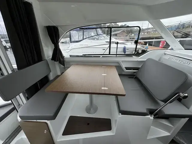 Beneteau Antares 8