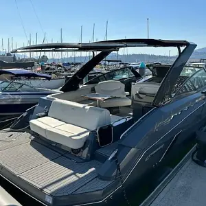 2017 Cruisers Yachts 338 SouthBeach