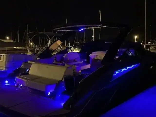 Cruisers Yachts 338 South Beach