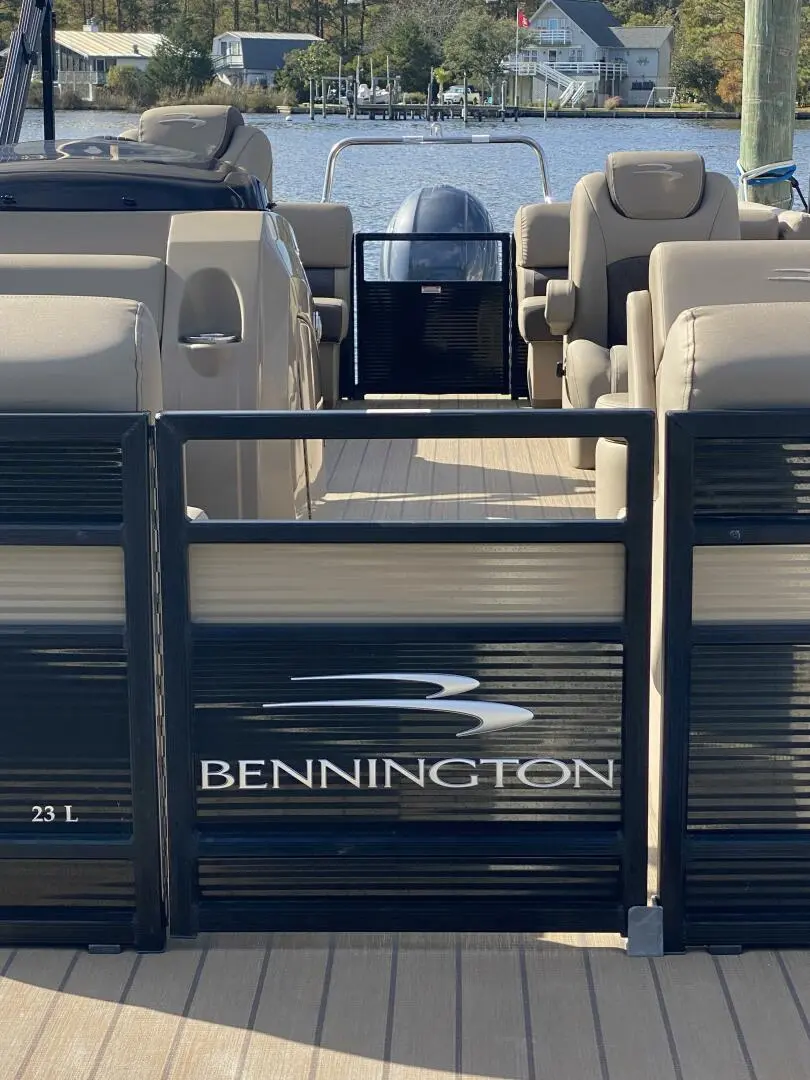 2021 Bennington 23 lsr