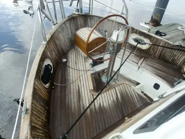 Hans Christian Pilothouse 39