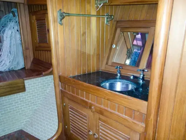 Hans Christian Pilothouse 39