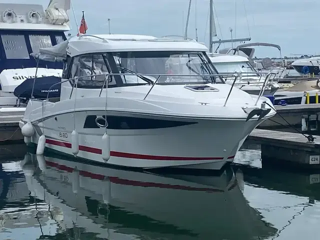 Beneteau Antares 880